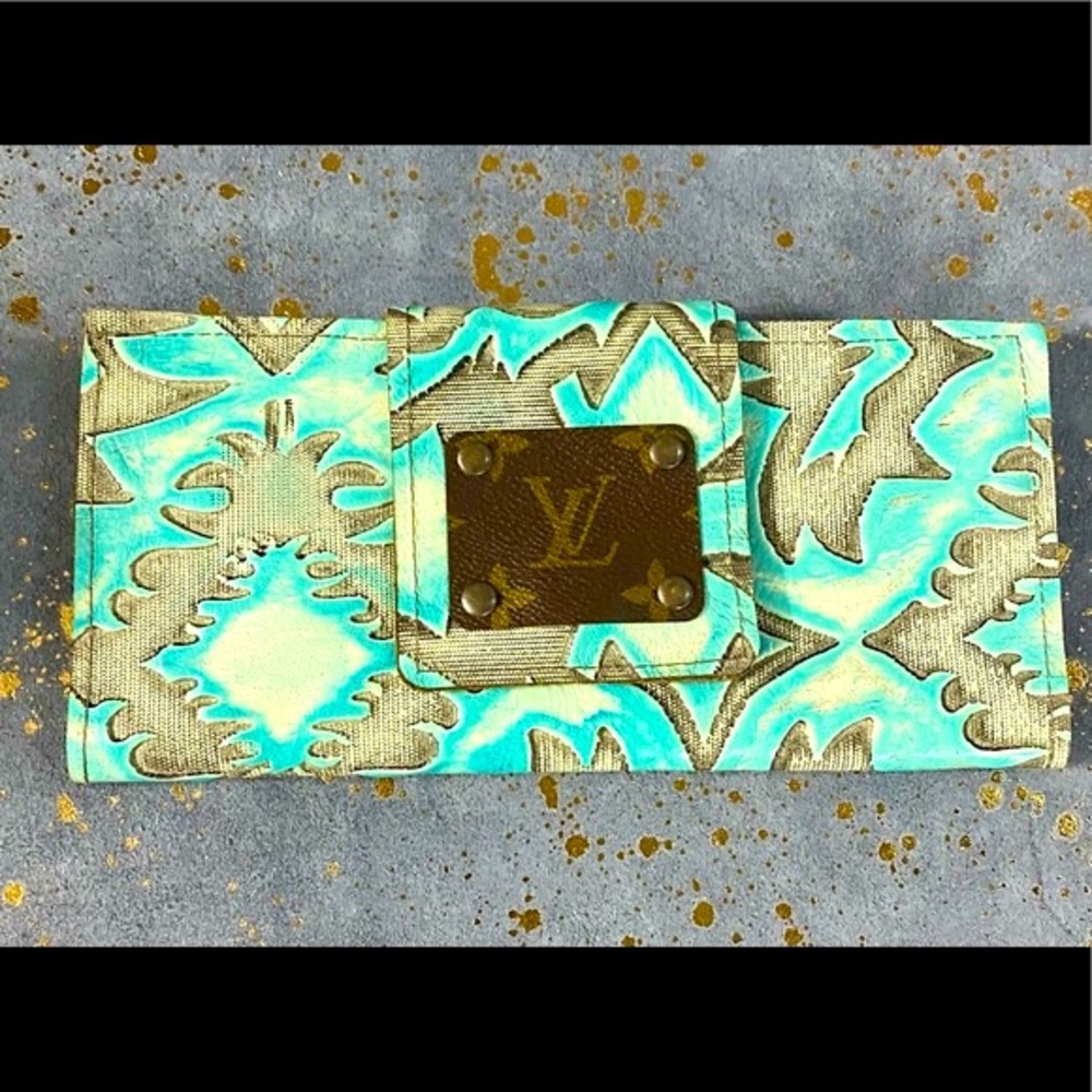 NWT Keep It Gypsy Turquoise Tooled Genuine Leather Wallet